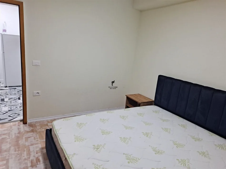 Tirane, jepet me qera apartament 2+1 , 85 m² 550 € (STACIONI I TRENIT)