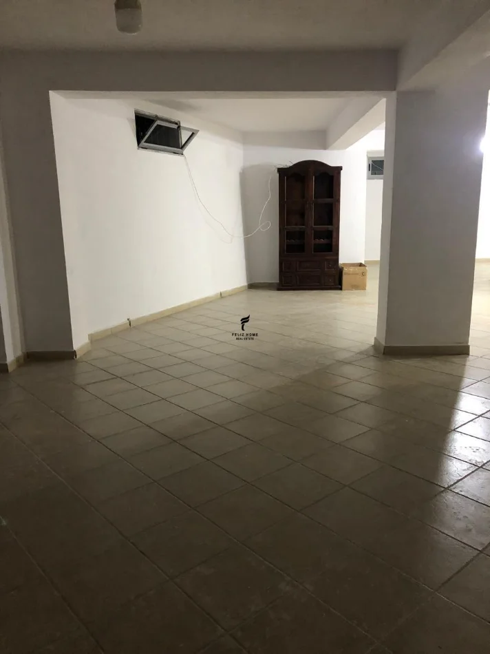 Tirane, jepet me qera dyqan Kati 0, 130 m² 600 € (21 DHJETORI)