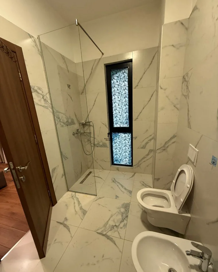 Tirane, jepet me qera apartament 2+1 Kati 2, 113 m² 700 € (RRUGA E DIBRES)