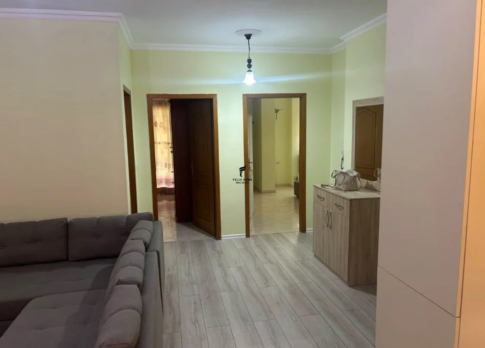 Tirane, jepet me qera apartament 2+1 Kati 4, 100 m² 600 € (21 DHJETORI)