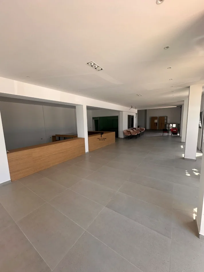 Tirane, jepet me qera magazine , 680 m² 4.600 € (AUTOSTRADA TIRANE-DURRES)