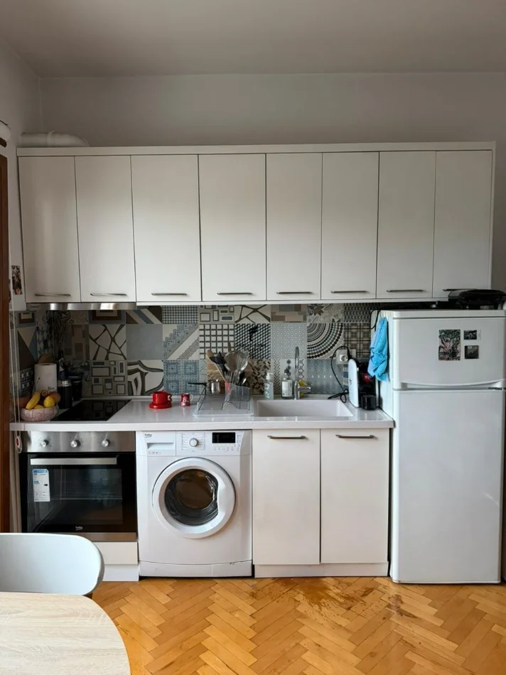Tirane, jepet me qera apartament 1+1 Kati 5, 100 m² 900 € (MYSLYM SHYRI)