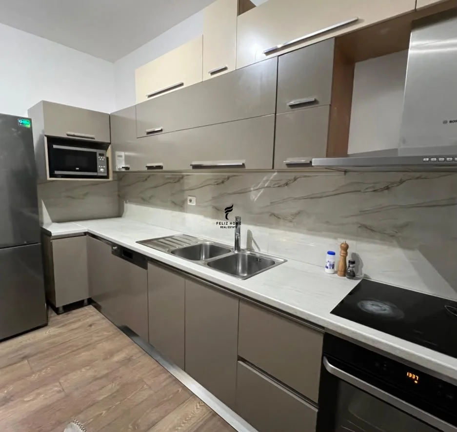 Tirane, jepet me qera apartament 2+1 Kati 12, 100 m² 700 € (STACIONI TRENIT)