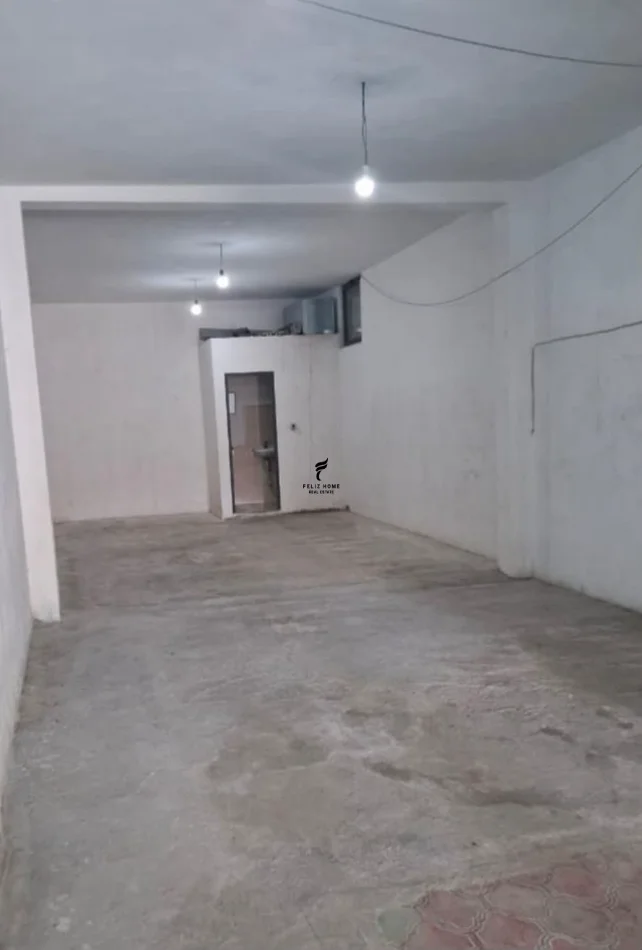 Tirane, jepet me qera magazine Kati 0, 160 m² 600 € (SELITE)