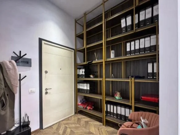 Tirane, jepet me qera zyre Kati 7, 60 m² 650 € (RRUGA E KAVAJES)