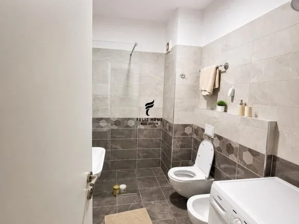 Tirane, jepet me qera apartament 1+1+Ballkon Kati 5, 70 m² 520 € (LAPRAKE)
