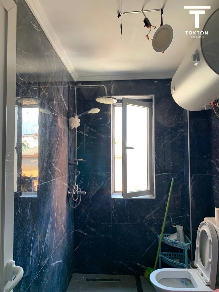 Tirane, jepet me qera 1+1 Kati 4, 60 m² 500 € (Bllok)