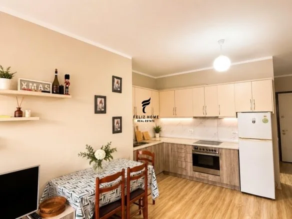 Tirane, jepet me qera apartament 1+1+Ballkon Kati 5, 70 m² 520 € (LAPRAKE)