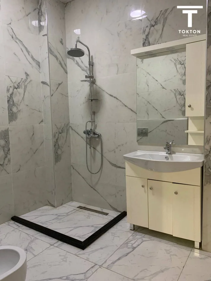 Tirane, jepet me qera apartament 2+1 Kati 2, 94 m² 850 € (Bllok)