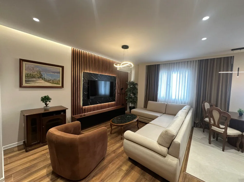 Tirane, jepet me qera apartament 2+1 Kati 2, 110 m² 900 € (MINE PEZA)