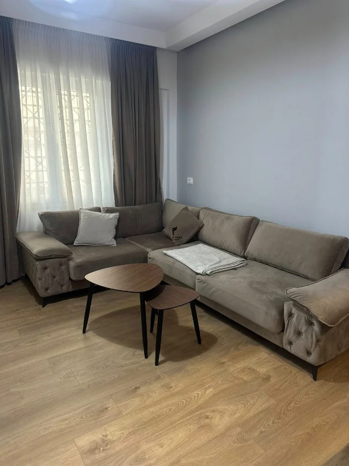Tirane, jepet me qera apartament 2+1 Kati 2, 90 m² 1.000 € (PAZARI I RI)