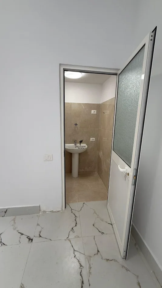 Tirane, jepet me qera dyqan Kati 0, 34 m² 800 € (MINE PEZA)