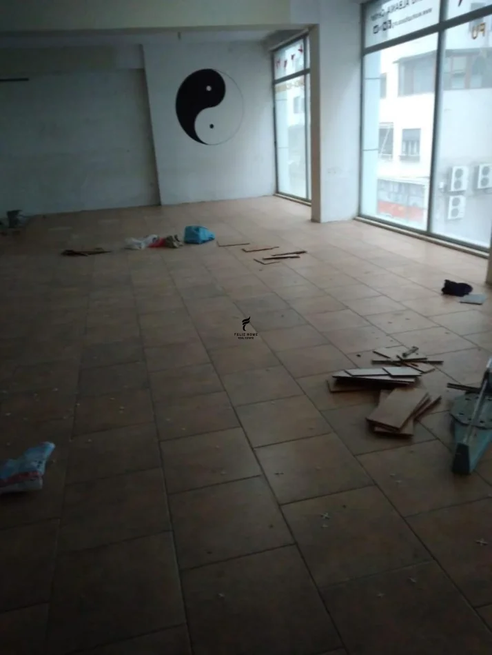 Tirane, jepet me qera zyre Kati 1, 150 m² 700 € (ASTIR)