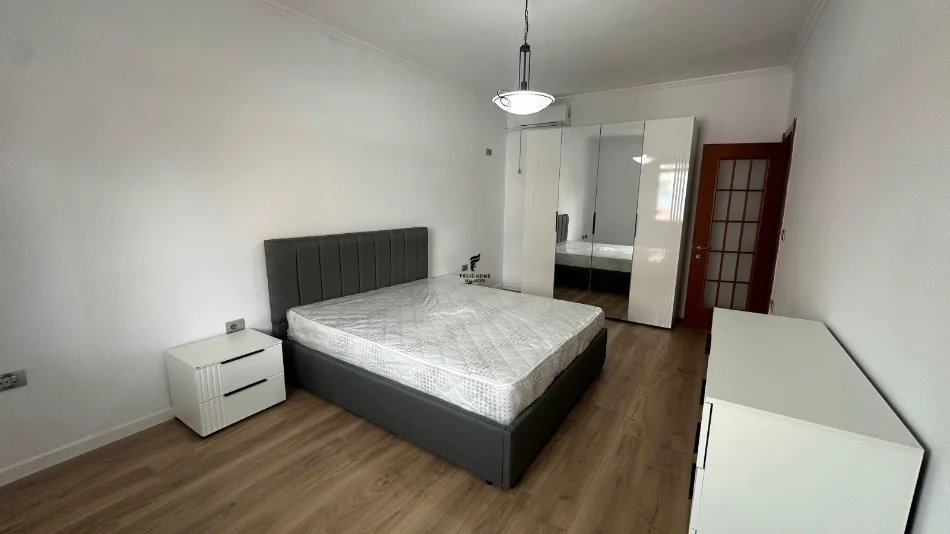 Tirane, jepet me qera apartament 2+1 Kati 5, 75 m² 800 € (SHESHI WILLSON)