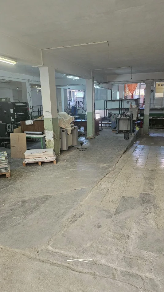 Tirane, jepet me qera magazine Kati 0, 600 m² 2.000 € (SAUK)