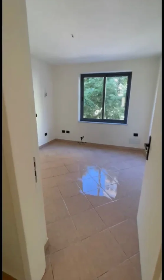 Tirane, jepet me qera zyre Kati 3, 70 m² 650 € (BLLOKU)