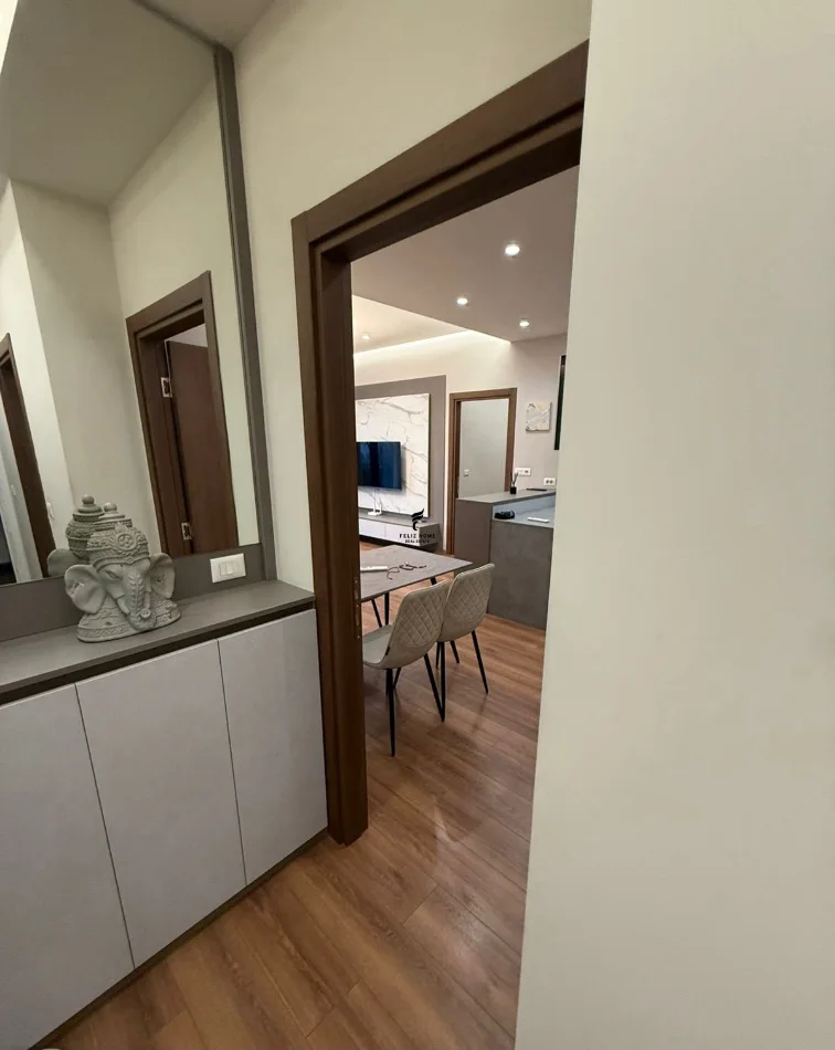 Tirane, jepet me qera apartament 2+1 Kati 2, 113 m² 700 € (RRUGA E DIBRES)