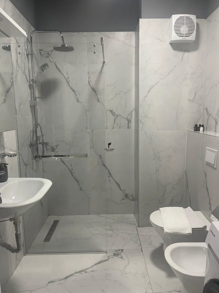 Tirane, jepet me qera apartament 1+1 Kati 7, 70 m² 600 € (RRUGA KONGRESI I MANASTIRIT)
