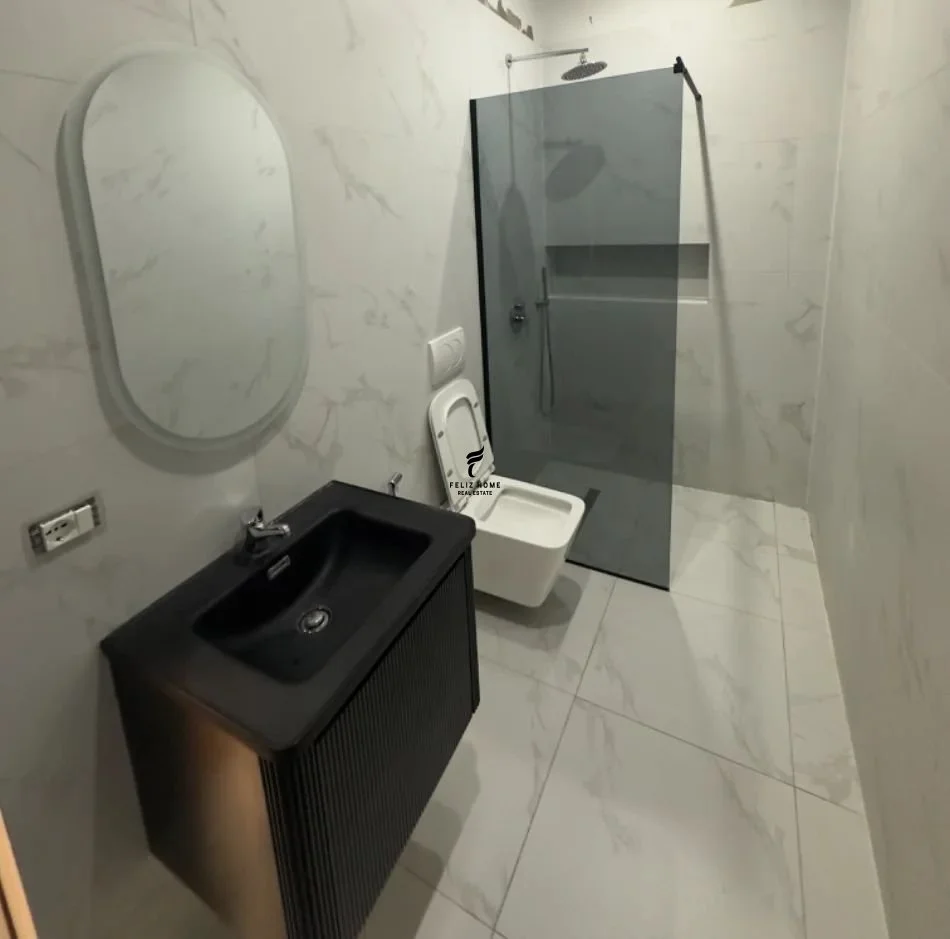 Tirane, jepet me qera apartament 1+1 Kati 1, 65 m² 500 € (ALI DEMI)
