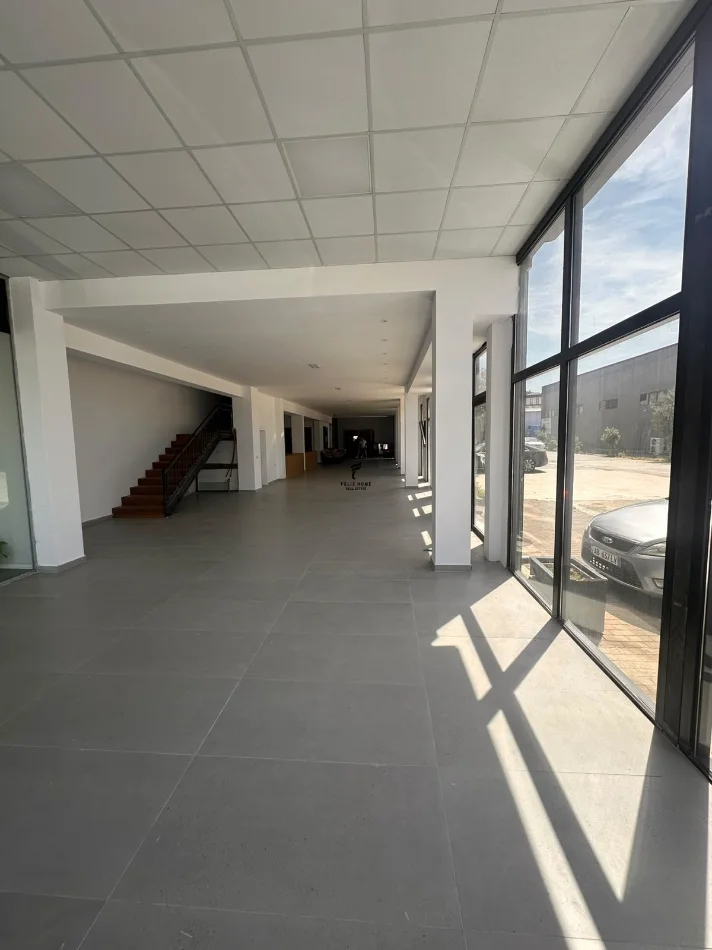 Tirane, jepet me qera magazine , 680 m² 4.600 € (AUTOSTRADA TIRANE-DURRES)