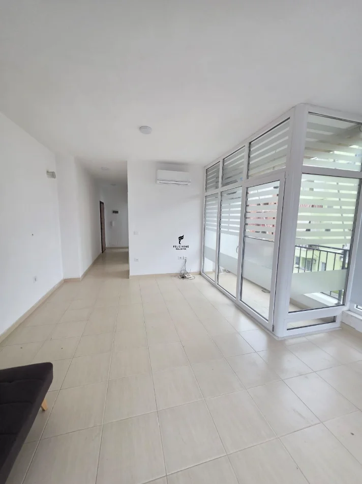 Tirane, jepet me qera zyre Kati 3, 60 m² 440 € (BULEVARDI I RI)