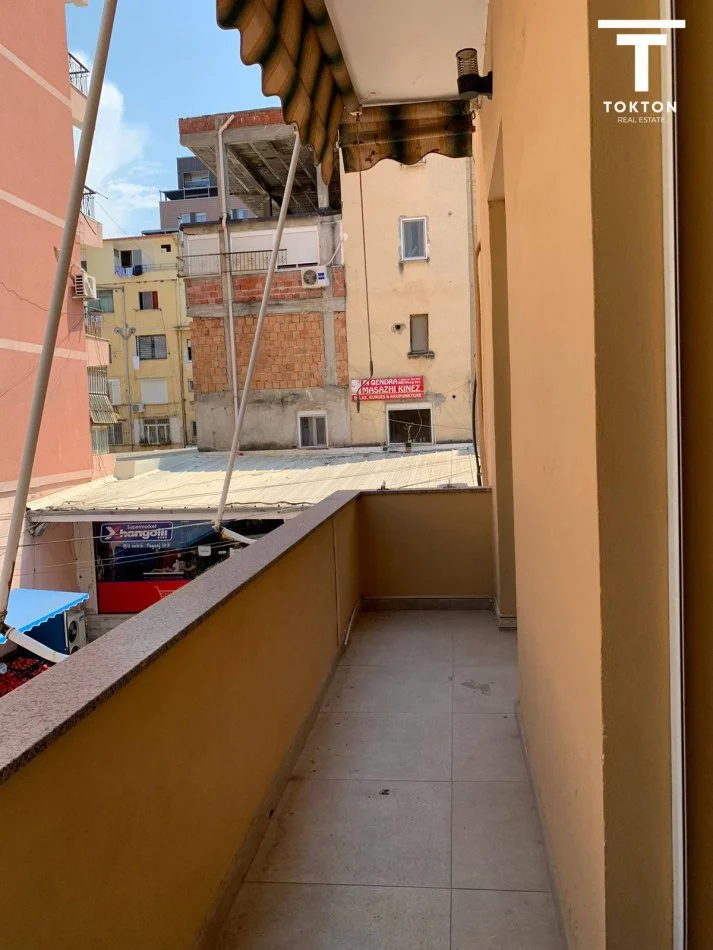 Tirane, jepet me qera apartament 2+1 Kati 2, 94 m² 850 € (Bllok)