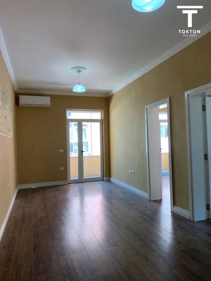 Tirane, jepet me qera apartament 2+1 Kati 2, 94 m² 850 € (Bllok)