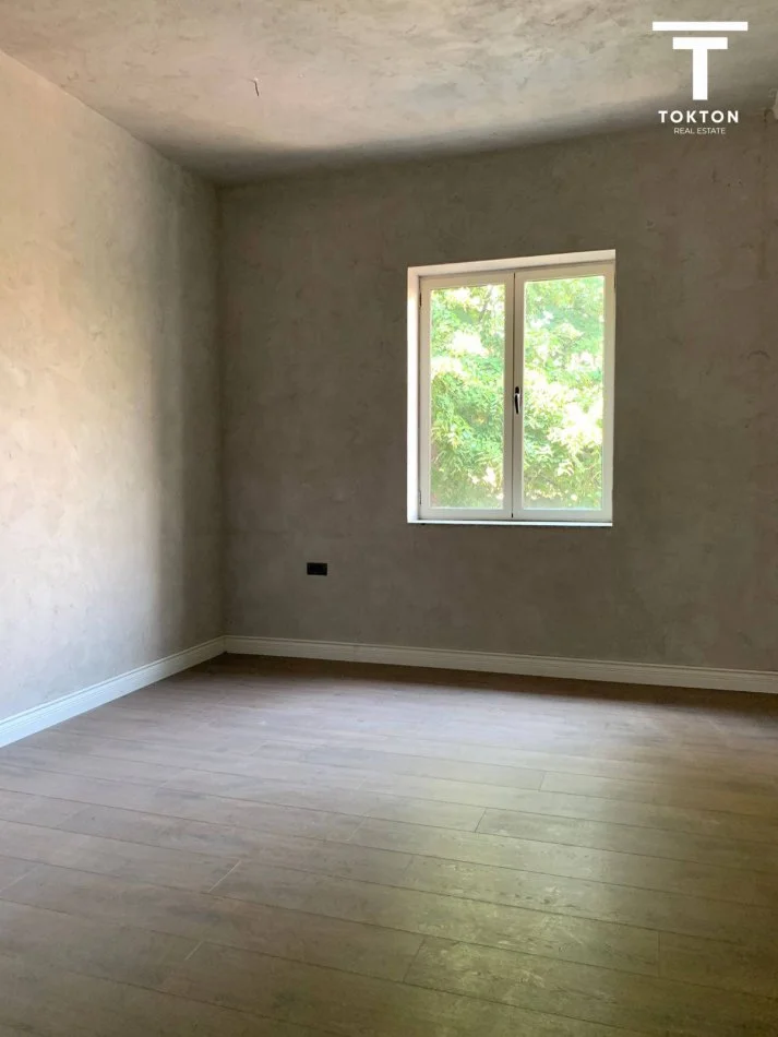 Tirane, jepet me qera apartament 2+1+Ballkon Kati 3, 96 m² 1.000 € (Bllok)