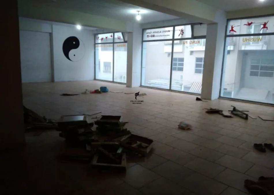 Tirane, jepet me qera zyre Kati 1, 150 m² 700 € (ASTIR)