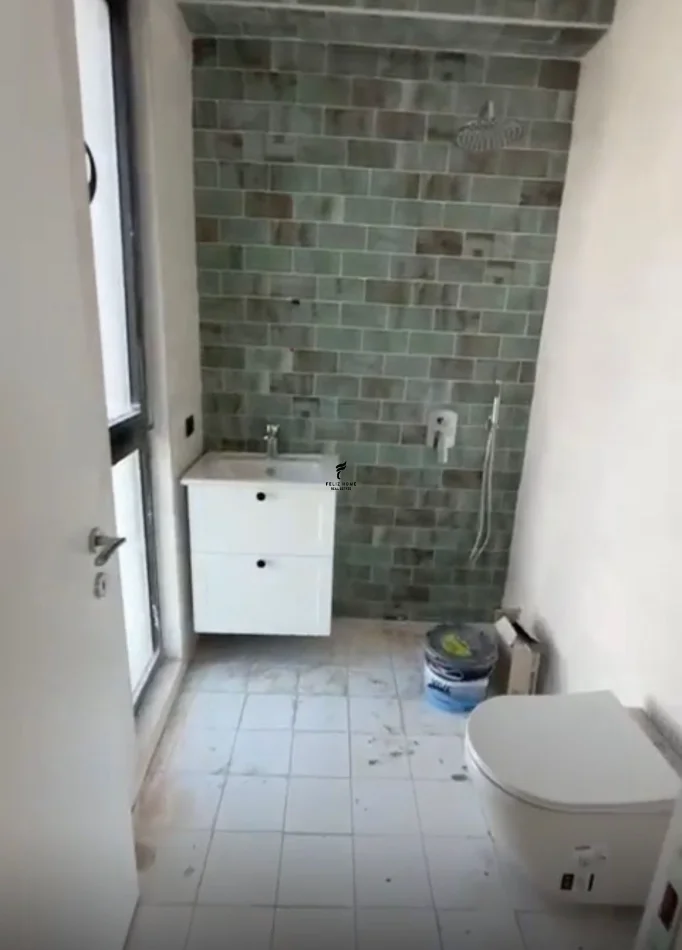 Tirane, jepet me qera zyre Kati 10, 125 m² 800 € (RRUGA E DIBRES)