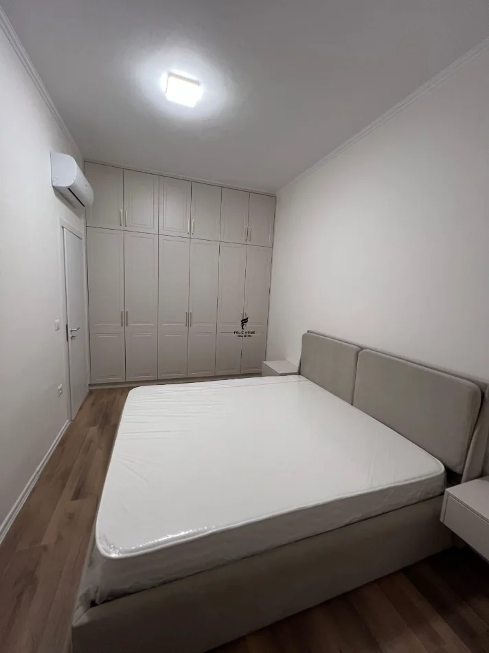 Tirane, jepet me qera apartament 1+1 Kati 8, 70 m² 550 € (LAPRAKE)