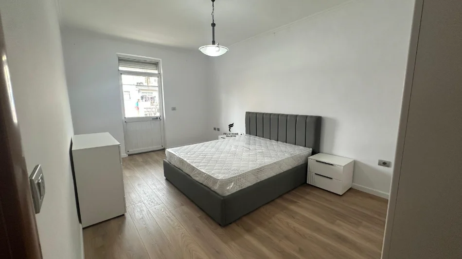 Tirane, jepet me qera apartament 2+1 Kati 5, 75 m² 800 € (SHESHI WILLSON)