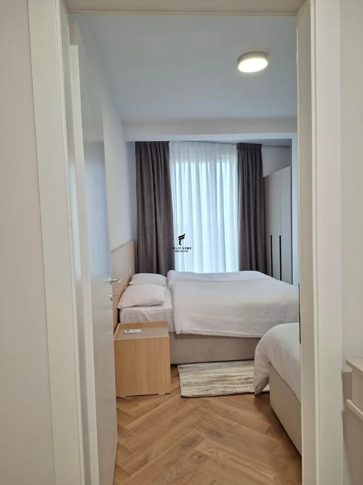 Tirane, jepeN me qera 8 apartament Kati 4, 300 m² 6.500 € (MINE PEZA)