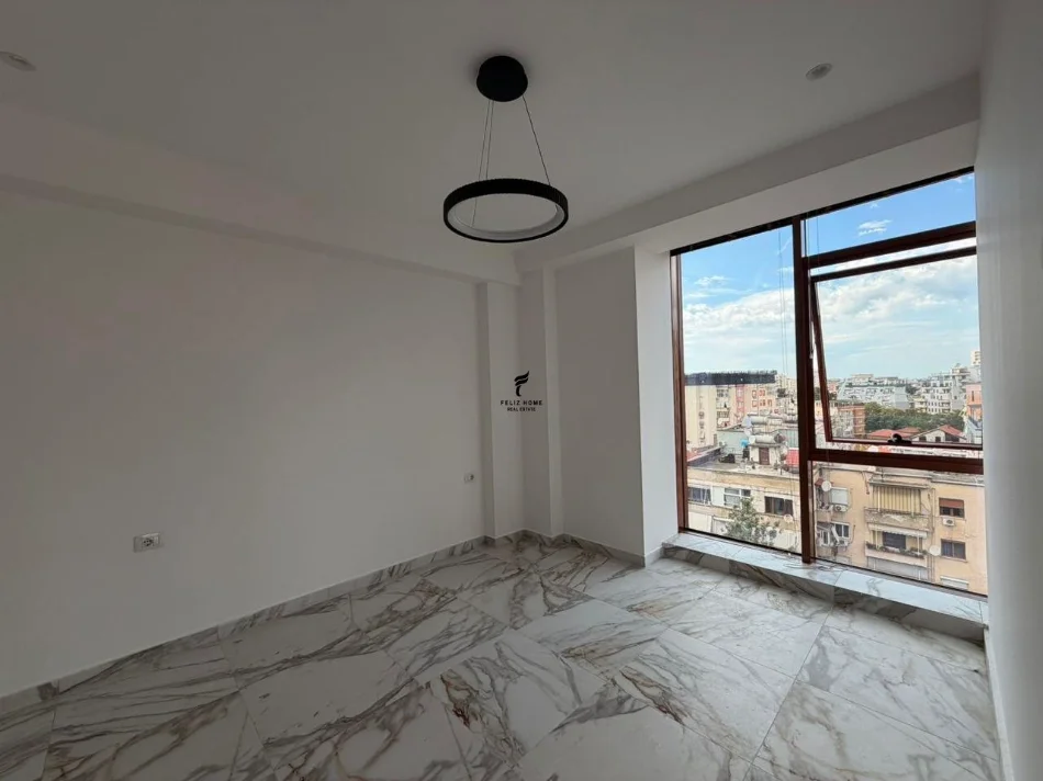 Tirane, jepet me qera zyre Kati 7, 70 m² 1.200 € (RRUGA E KAVAJES)