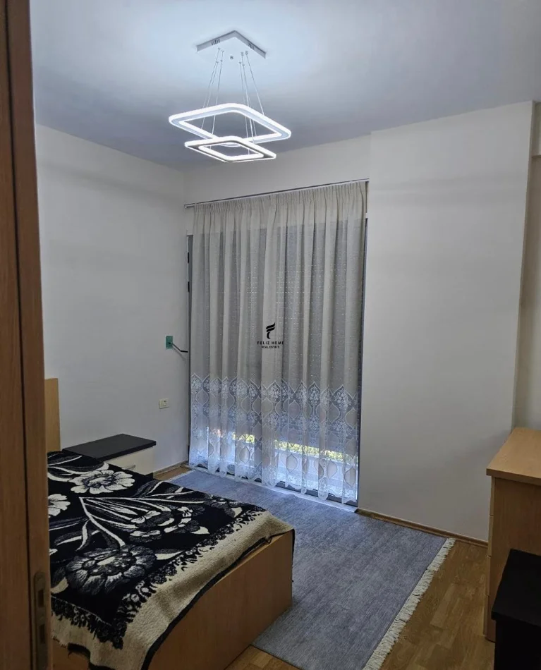 Tirane, jepet me qera apartament 2+1 Kati 1, 76 m² 550 € (5 MAJI)