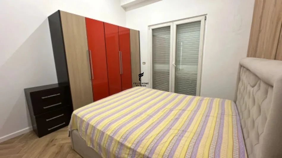 Tirane, jepet me qera apartament 1+1 Kati 1, 65 m² 500 € (ALI DEMI)