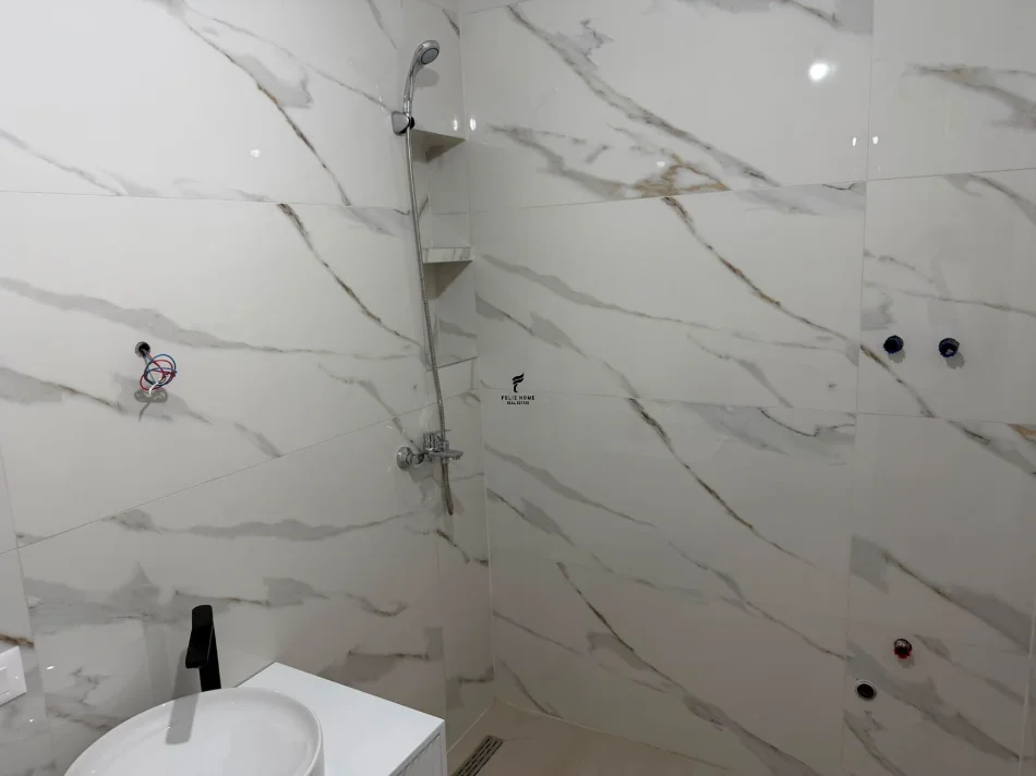 Tirane, jepet me qera zyre Kati 1, 105 m² 800 € (JORDAN MISJA)