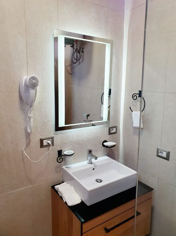 Tirane, jepet me qera apartament 1+1 Kati 3, 64 m² 600 € (RRUGA E BARRIKADAVE)