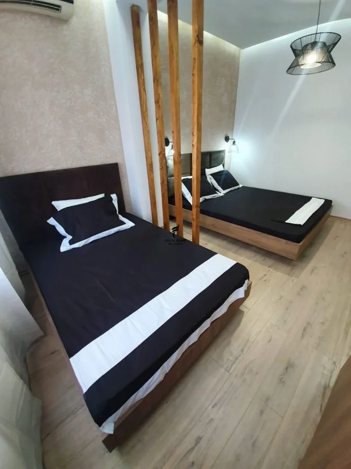 Tirane, jepet me qera apartament 1+1 Kati 3, 64 m² 600 € (RRUGA E BARRIKADAVE)