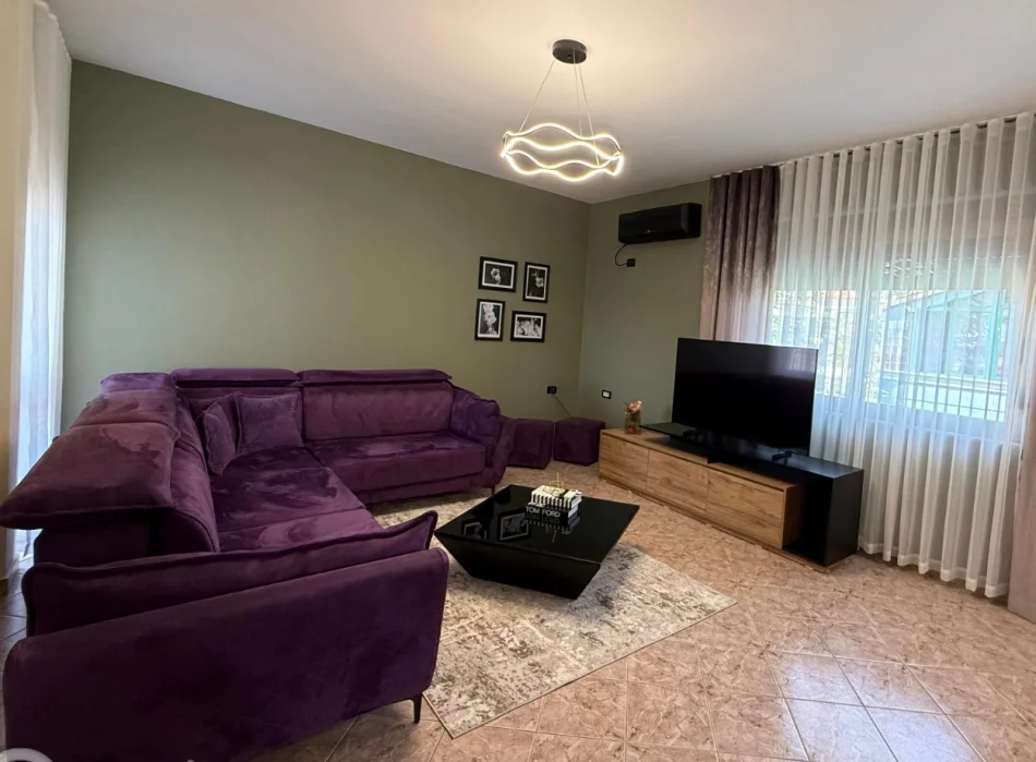 Tirane, jap me qera apartament 2+1+Ballkon Kati 3, 146 m² 510 € (rruga Paro kita)