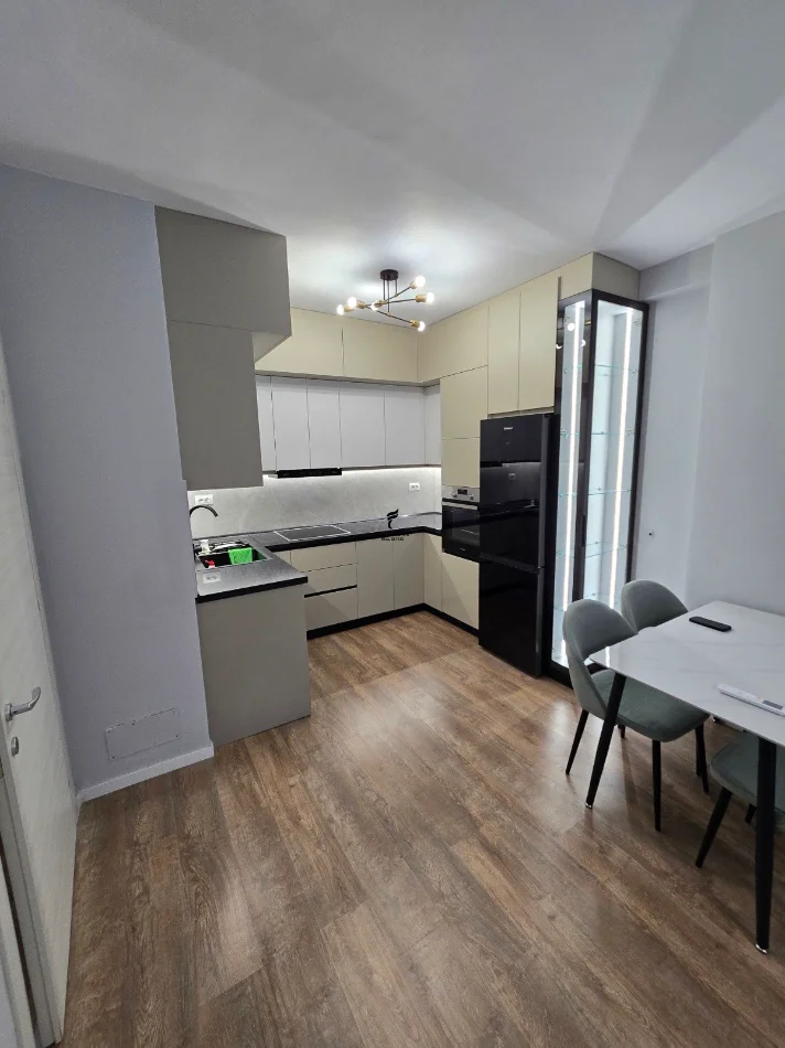 Tirane, jepet me qera apartament 1+1 Kati 6, 82 m² 650 € (ZOGU I ZI)