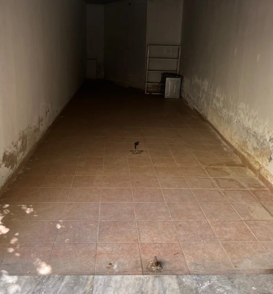 Tirane, jepet me qera magazine Kati 0, 30 m² 300 € (KOMUNA E PARISIT)