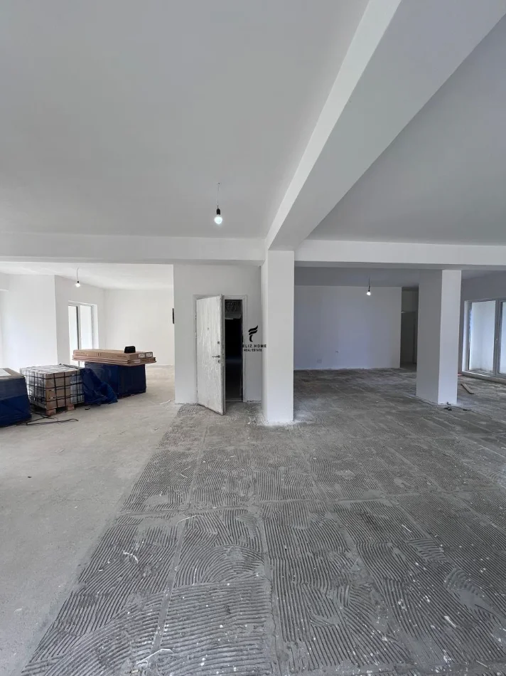 Tirane, jepet me qera dyqan Kati 0, 220 m² 3.000 € (ALI DEMI)