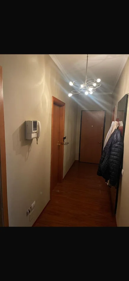 Tirane, jepet me qera 2+1 Kati 7, 102 m² 1.000 € (ISH EKSPOZITA)