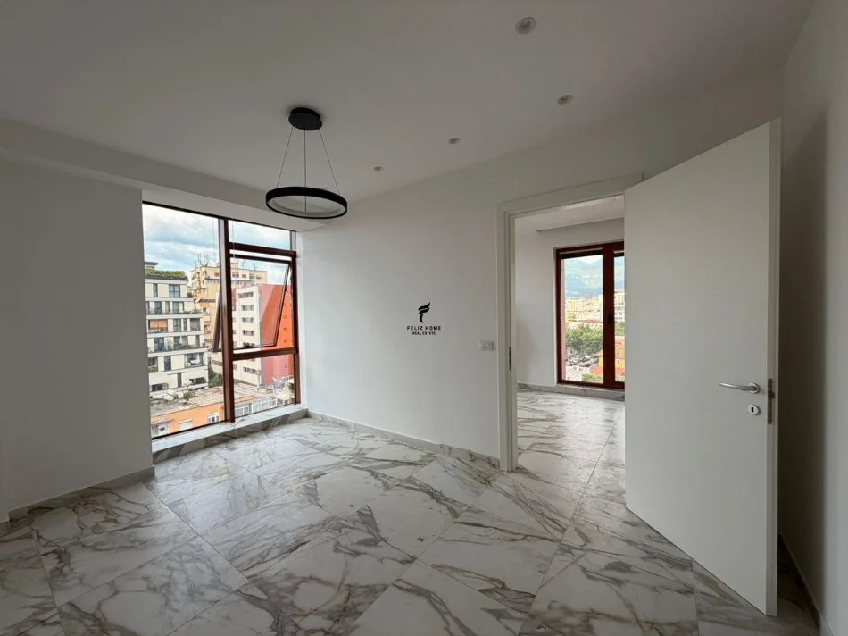 Tirane, jepet me qera zyre Kati 7, 70 m² 1.200 € (RRUGA E KAVAJES)