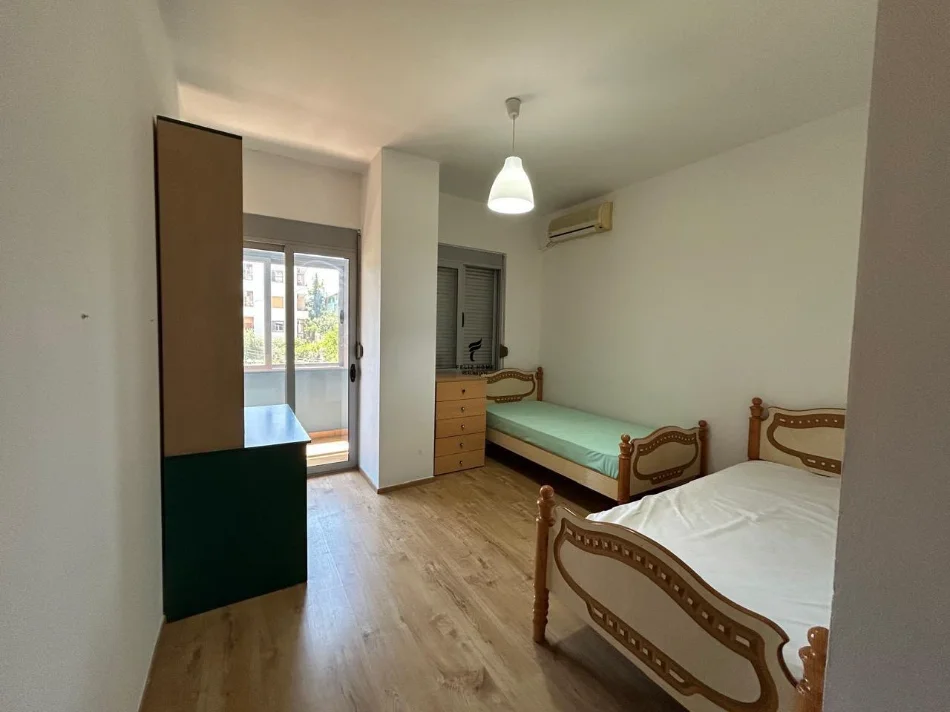Tirane, jepet me qera apartament 2+1 Kati 2, 100 m² 600 € (RRUGA E ELBASANIT)