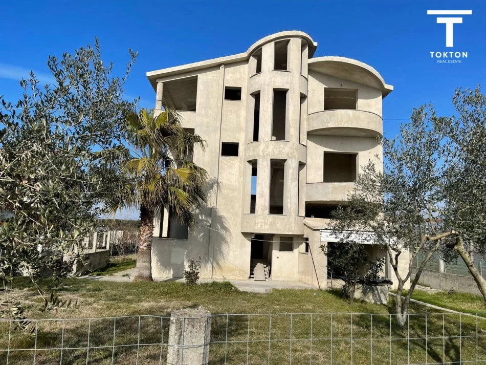 Kavaje, shitet Godine Kati 3, 480 m² 280.000 € (Qerret)