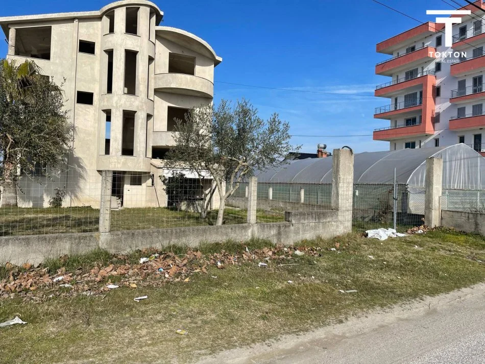 Kavaje, shitet Godine Kati 3, 480 m² 280.000 € (Qerret)