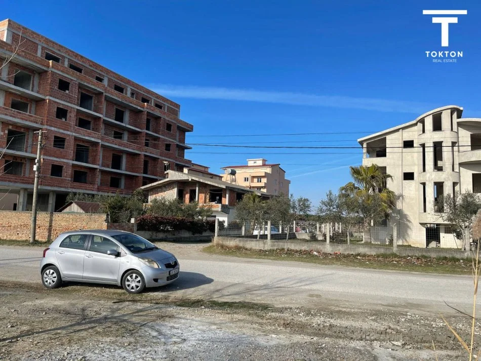 Kavaje, shitet Godine Kati 3, 480 m² 280.000 € (Qerret)