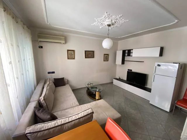 Myslym Shyri Qera 60.000 leke 60 m² (prane gjimnazit Faik Konica)